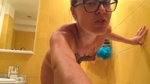 Shampoo bottle fucking – toilet fetish (Full HD)