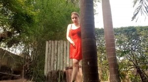 LittleMissKinky – desperate poop and pissing on outdoor (FULL HD-1080p)