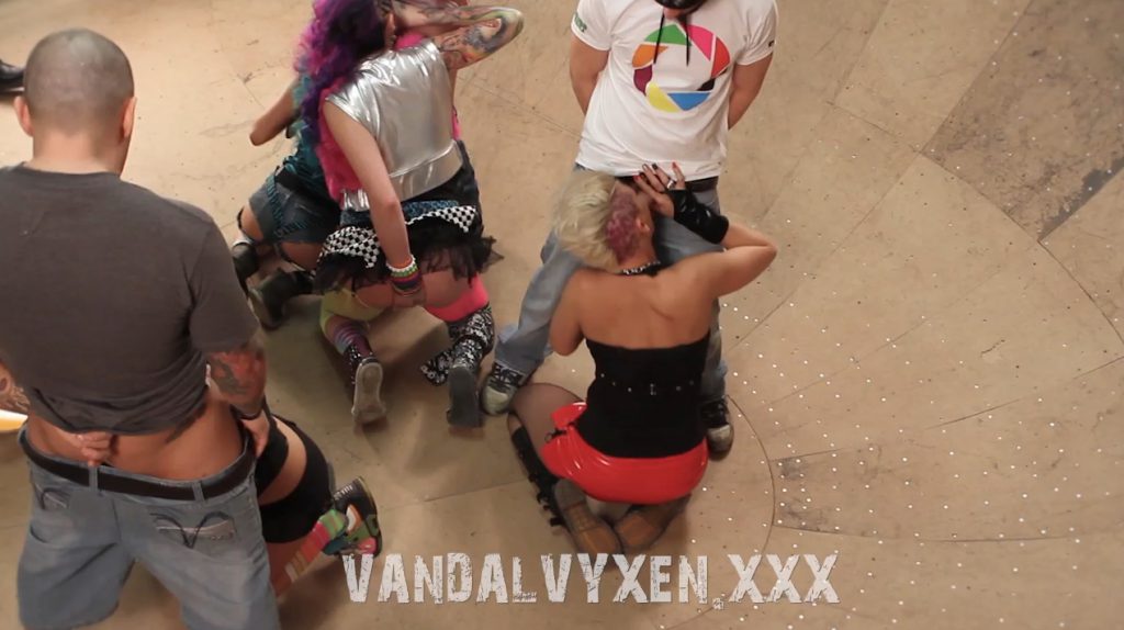 Scat Fuck Or Die (VOMIT) Vandal Vyxen - 2